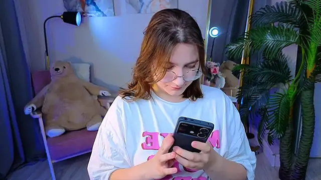 Snapshot of fairy_tara chatting on 11.16.25 fairy tara online show from 11.16.25