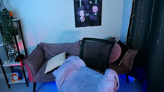 Snapshot of fairy_tara chatting on 11.19.25 fairy tara online show from 11.19.25