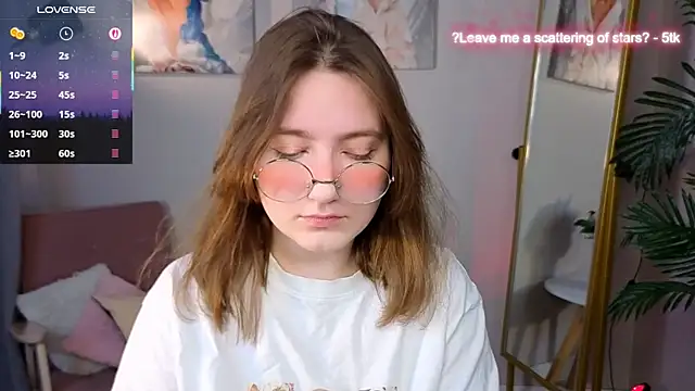 Snapshot of fairy_tara chatting on 11.28.25 fairy tara online show from 11.28.25