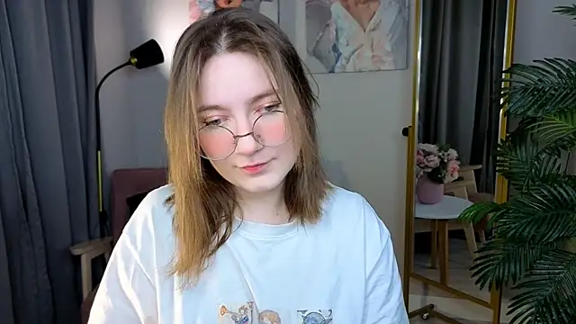 Snapshot of fairy_tara chatting on 11.30.25 fairy tara online show from 11.30.25