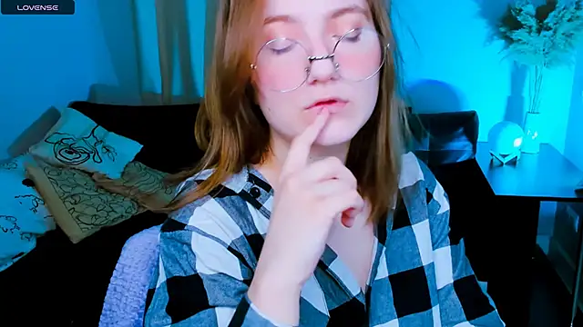 Snapshot of fairy_tara chatting on 12.02.25 fairy tara online show from 12.02.25