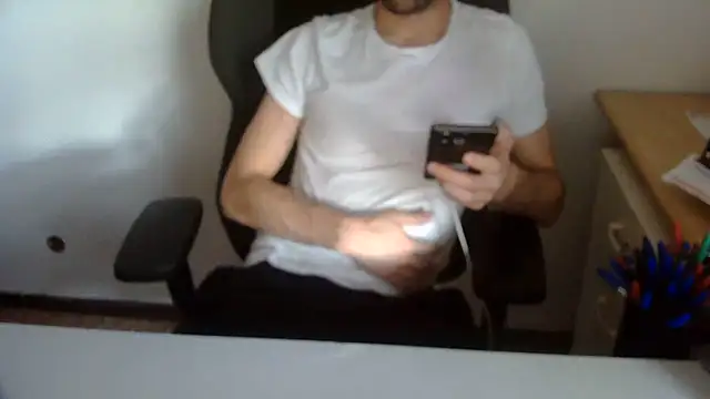 Snapshot of topg84 chatting on 05.26.26 topg84 online show from 05.26.26