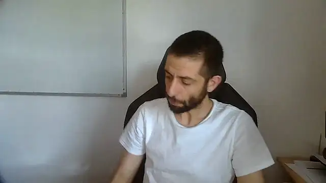 Snapshot of topg84 chatting on 06.19.26 topg84 online show from 06.19.26