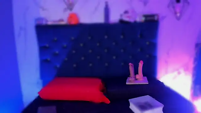 Dakotaa Johnson online show from 11.13.25