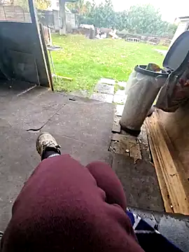 Snapshot of bbyxklaus chatting on 10.29.25 bbyxklaus online show from 10.29.25