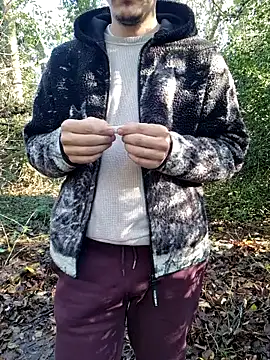 Snapshot of bbyxklaus chatting on 11.21.25 bbyxklaus online show from 11.21.25