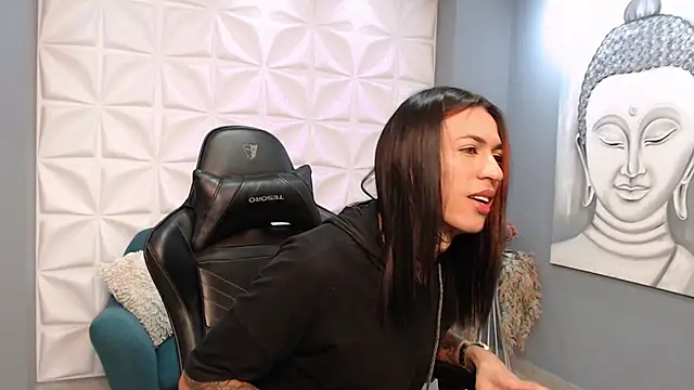 Snapshot of ArohomLester chatting on 10.22.25 ArohomLester online show from 10.22.25