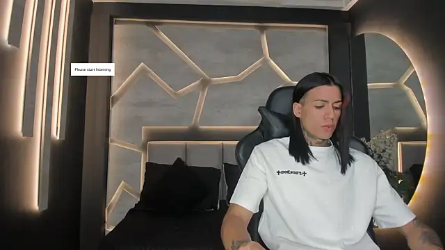 Snapshot of ArohomLester chatting on 11.04.25 ArohomLester online show from 11.04.25