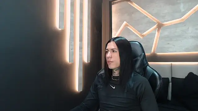 Snapshot of ArohomLester chatting on 11.27.25 ArohomLester online show from 11.27.25