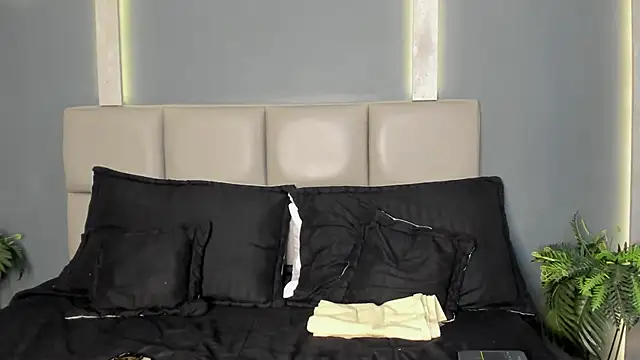 Snapshot of ArohomLester chatting on 12.01.25 ArohomLester online show from 12.01.25