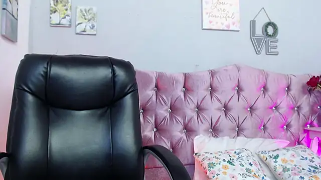 Snapshot of The_Latin_Lover chatting on 10.20.25 The Latin Lover online show from 10.20.25