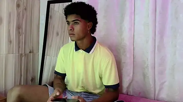 Snapshot of Pasion_morena chatting on 11.18.25 Pasion morena online show from 11.18.25