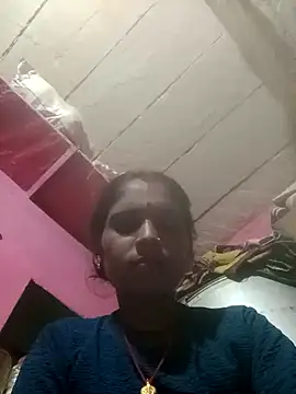 Snapshot of queen_sonam chatting on 10.19.25 queen sonam online show from 10.19.25