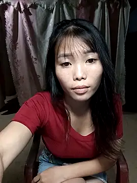 Snapshot of Fish_yellow chatting on 10.23.25 Fish yellow online show from 10.23.25