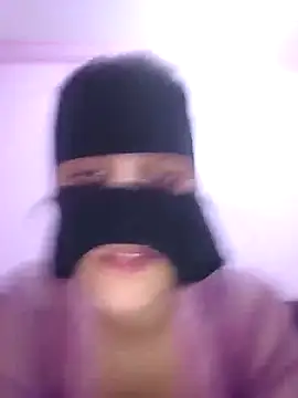 Snapshot of SandyAmr chatting on 11.11.25 SandyAmr online show from 11.11.25