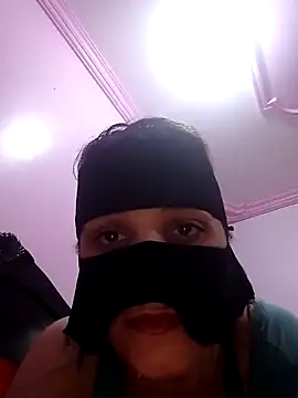 Snapshot of SandyAmr chatting on 11.22.25 SandyAmr online show from 11.22.25