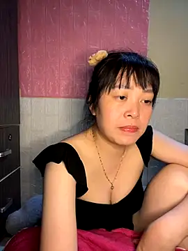 Snapshot of Butterfly_kee chatting on 10.29.25 Butterfly kee online show from 10.29.25