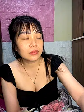 Snapshot of Butterfly_kee chatting on 11.02.25 Butterfly kee online show from 11.02.25