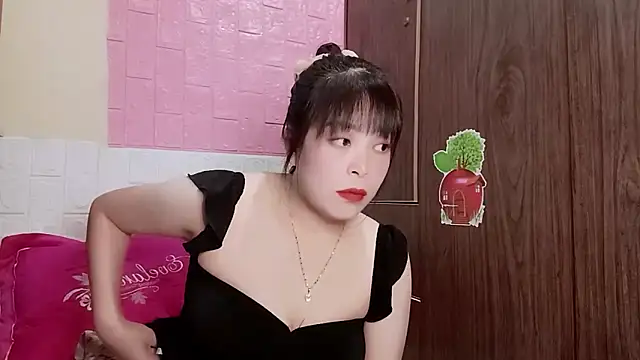 Snapshot of Butterfly_kee chatting on 11.05.25 Butterfly kee online show from 11.05.25