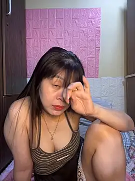 Snapshot of Butterfly_kee chatting on 12.02.25 Butterfly kee online show from 12.02.25