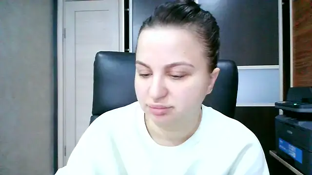 Snapshot of Denalynn chatting on 02.24.26 Denalynn online show from 02.24.26