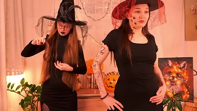 Snapshot of ArianaSweazy chatting on 10.31.25 ArianaSweazy online show from 10.31.25