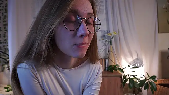 Snapshot of ArianaSweazy chatting on 11.22.25 ArianaSweazy online show from 11.22.25