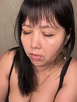 Love  Mom online show from 11.24.25