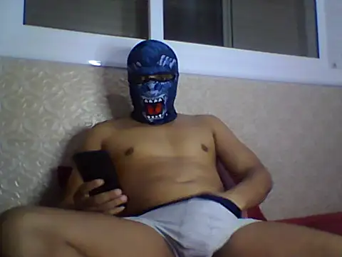 Snapshot of thehardmoroccan93 chatting on 10.24.25 thehardmoroccan93 online show from 10.24.25