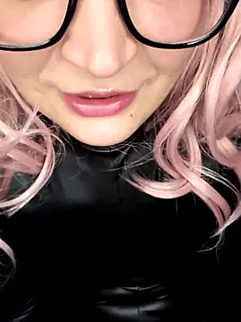 Snapshot of LunaXshade chatting on 11.03.25 LunaXshade online show from 11.03.25