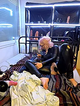 Snapshot of LunaXshade chatting on 01.11.26 LunaXshade online show from 01.11.26