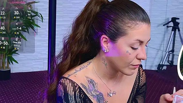 Snapshot of IvorySwan chatting on 11.15.25 IvorySwan online show from 11.15.25