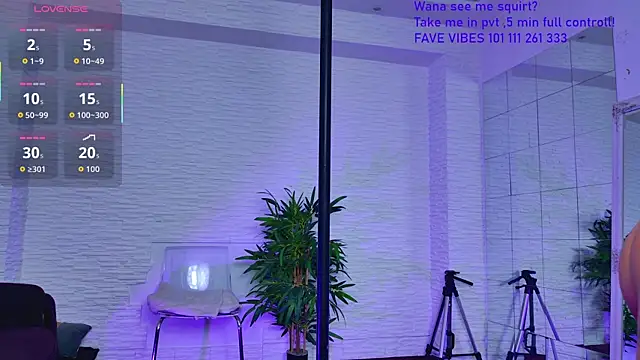 Snapshot of IvorySwan chatting on 11.30.25 IvorySwan online show from 11.30.25