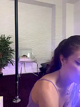 Snapshot of IvorySwan chatting on 12.14.25 IvorySwan online show from 12.14.25