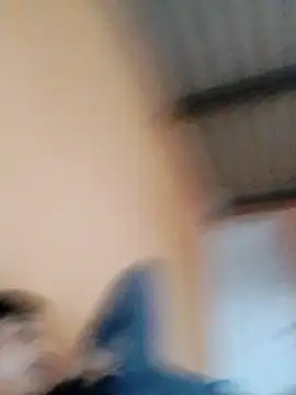 Latanmodel online show from 12.21.25