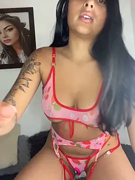 Snapshot of morenaQueen_ chatting on 11.14.25 morenaQueen online show from 11.14.25