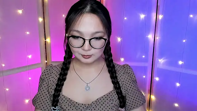 Snapshot of Nikki-awesome chatting on 11.04.25 Nikki-awesome online show from 11.04.25