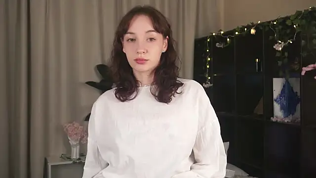 PeachyTwirl online show from 10.21.25