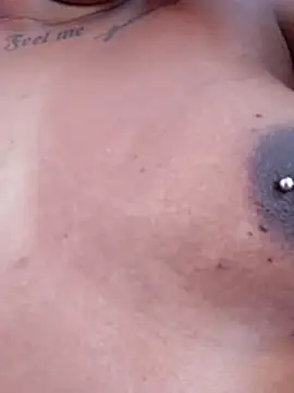 Snapshot of Jennyy31 chatting on 11.28.25 Jennyy31 online show from 11.28.25