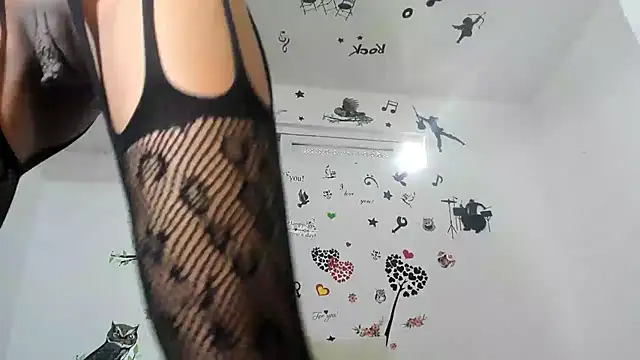 Snapshot of YAILIN_04 chatting on 11.18.25 YAILIN 04 online show from 11.18.25