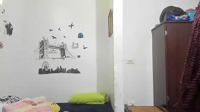 Snapshot of YAILIN_04 chatting on 12.18.25 YAILIN 04 online show from 12.18.25