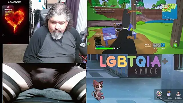 Snapshot of geekycastillo chatting on 11.04.25 geekycastillo online show from 11.04.25