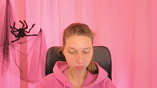 CuteEllii online show from 11.04.25