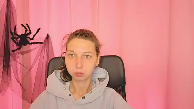 CuteEllii online show from 11.06.25