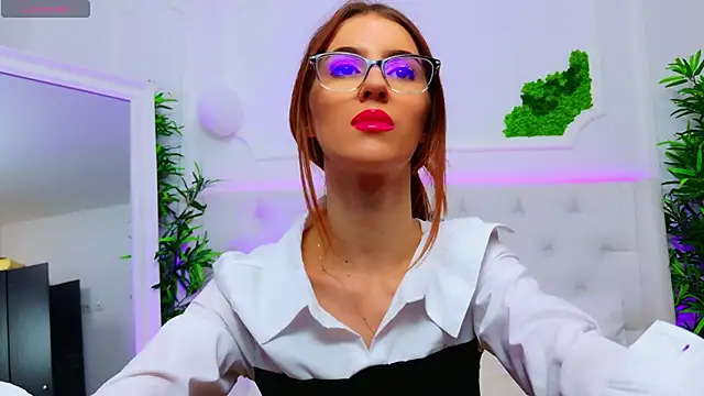 Snapshot of ElisaCharm chatting on 10.31.25 ElisaCharm online show from 10.31.25