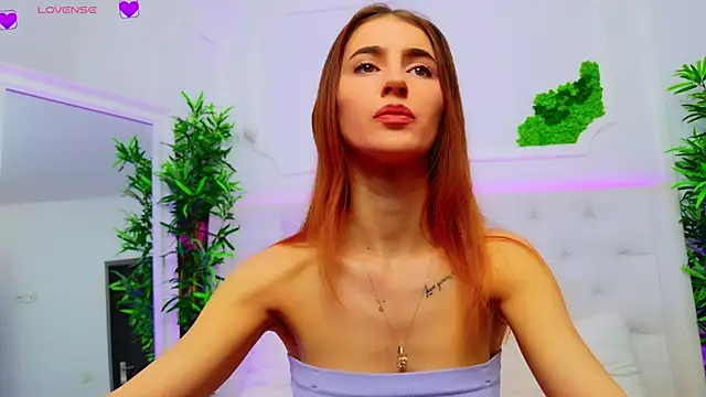 Snapshot of ElisaCharm chatting on 11.11.25 ElisaCharm online show from 11.11.25