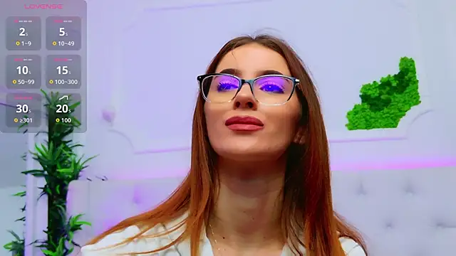 Snapshot of ElisaCharm chatting on 11.17.25 ElisaCharm online show from 11.17.25