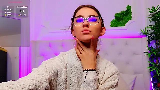 Snapshot of ElisaCharm chatting on 02.25.26 ElisaCharm online show from 02.25.26