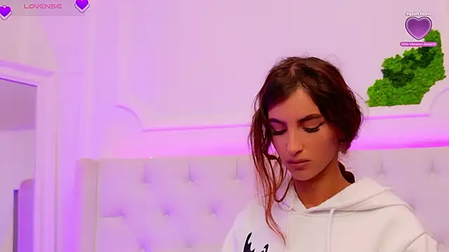 ElisaCharm online show from 04.15.26