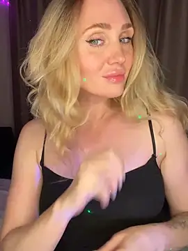 Snapshot of Drink_me_all_up chatting on 10.29.25 Drink me all up online show from 10.29.25